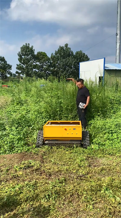 HS224 lawn mowing operation